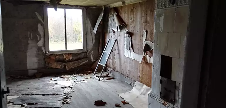 Why Selling a Distressed House Through Traditional Methods Fails in Lakewood